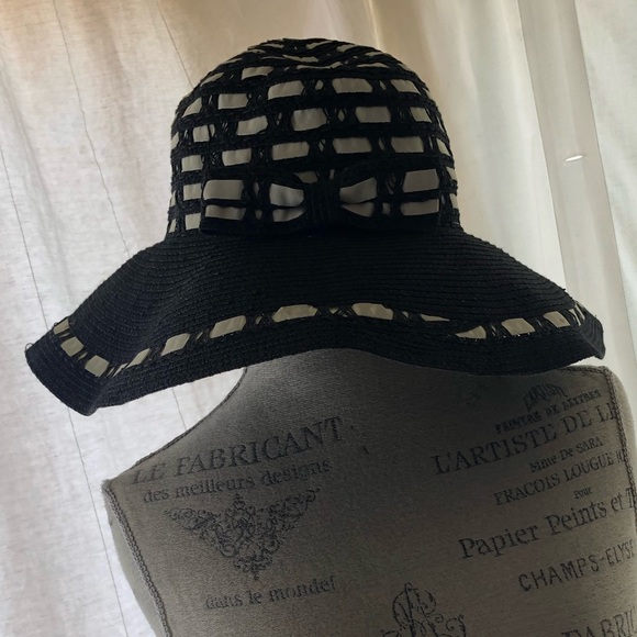 Betmar Black and White Straw Hat Bow